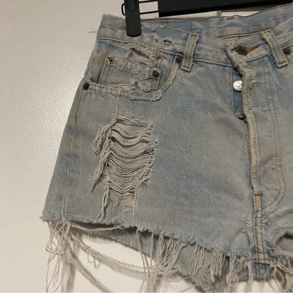 Vintage Levi's 501 distressed raw hem high rise Button Fly Light wash Size 29 - Picture 4 of 7